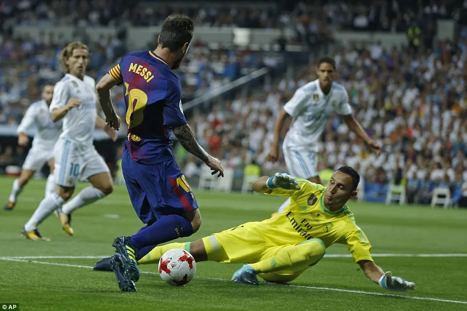 Lượt về Siêu cúp TBN, Real Madrid 2-0 Barcelona: Sức mạnh vượt trội - Ảnh 2. Lượt về Siêu cúp TBN, Real Madrid 2-0 Barcelona: Sức mạnh vượt trội - Ảnh 2.