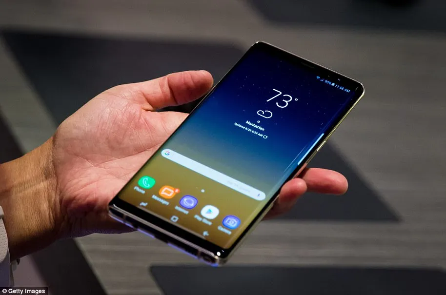 Samsung ra mắt Galaxy Note 8: Hao hao giống S8 Plus, tích hợp camera kép - Ảnh 1.