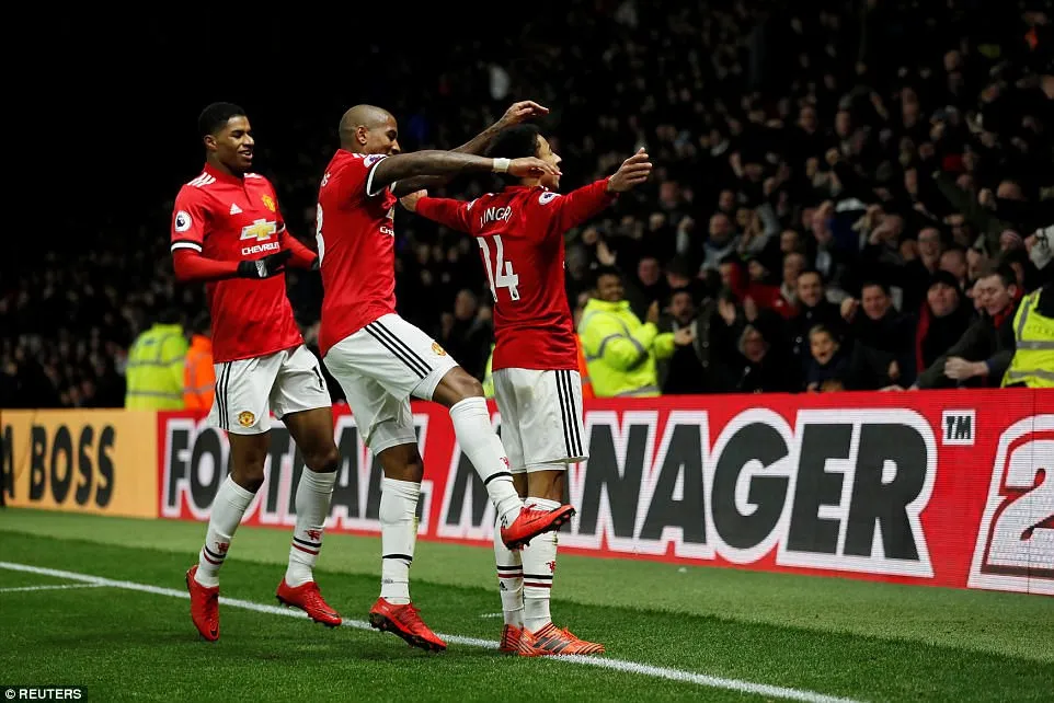 VIDEO Watford 2-4 Man Utd: Ashley Young tiếp tục rực sáng - Ảnh 2. VIDEO Watford 2-4 Man Utd: Ashley Young tiếp tục rực sáng - Ảnh 2.