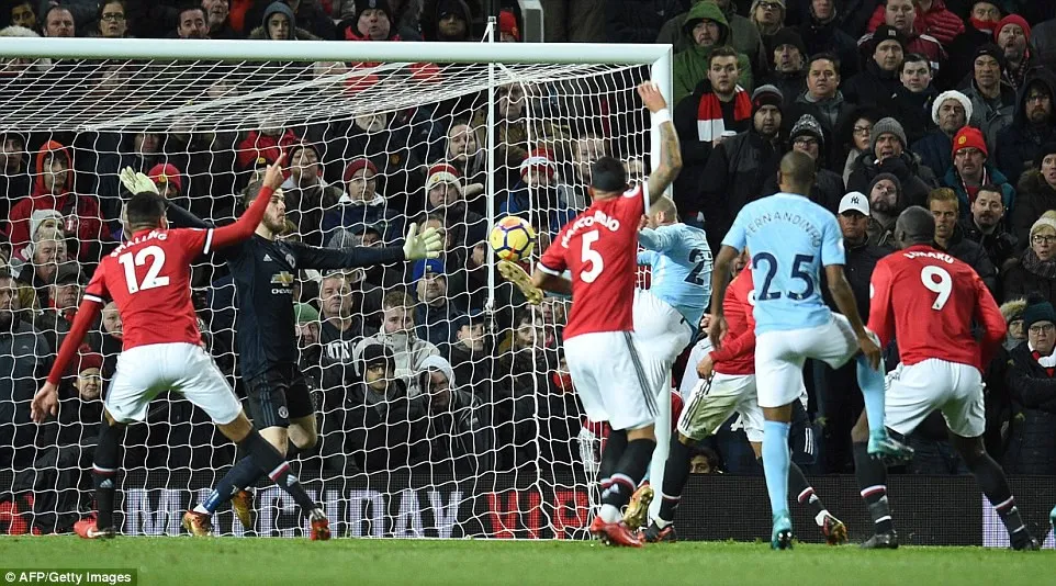 ẢNH: Những khoảnh khắc ấn tượng trận derby Manchester, Man Utd 1-2 Man City - Ảnh 12.