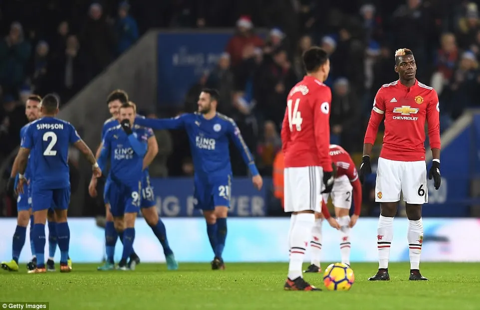 Man Utd rơi chiến thắng phút chót, Mourinho mắng học trò quá khờ dại - Ảnh 1.