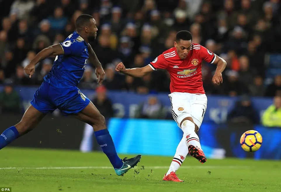 Vòng 19 Ngoại hạng Anh, Leicester City 2-2 Man Utd: Mất điểm phút bù giờ - Ảnh 2. Vòng 19 Ngoại hạng Anh, Leicester City 2-2 Man Utd: Mất điểm phút bù giờ - Ảnh 2.