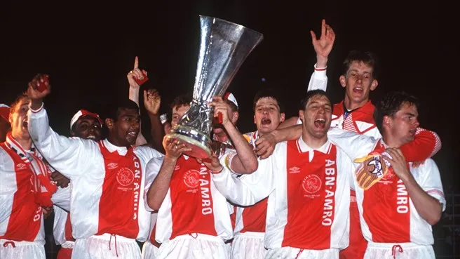 Vô địch Europa League, Man Utd mới “sánh ngang” Ajax - Ảnh 1. Vô địch Europa League, Man Utd mới “sánh ngang” Ajax - Ảnh 1.