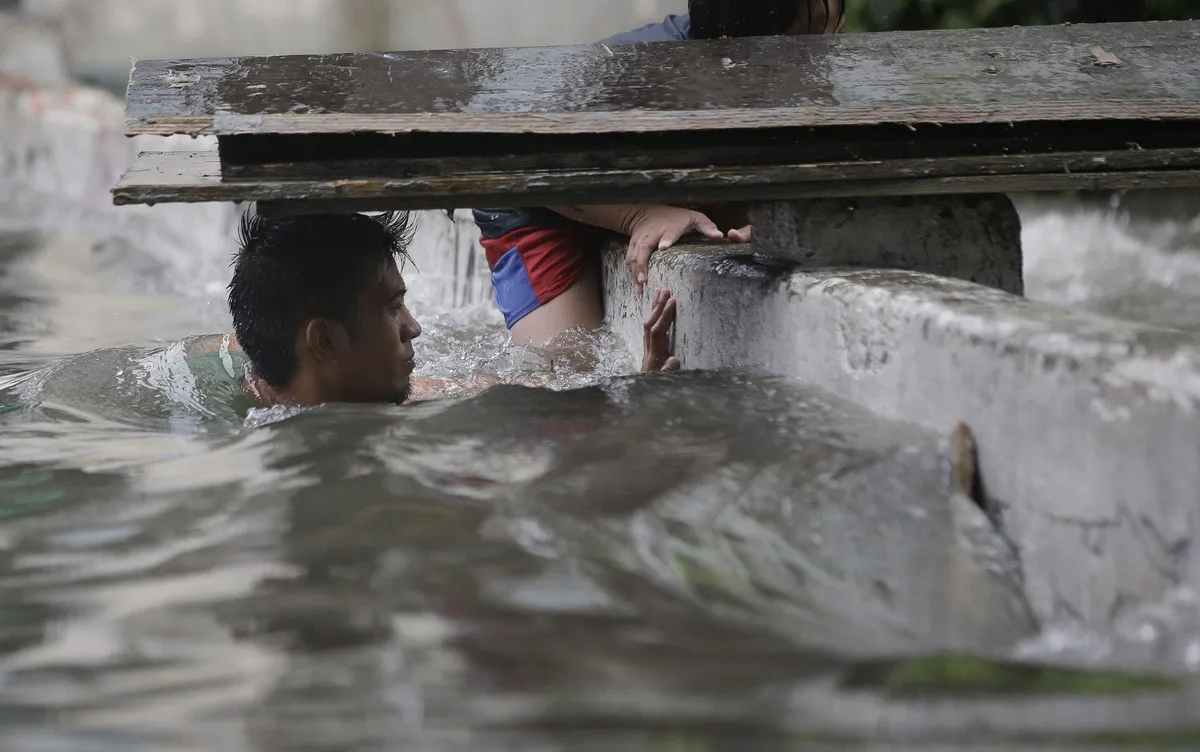 Bão Maring tấn công Philippines, ít nhất 4 người thiệt mạng - Ảnh 3.