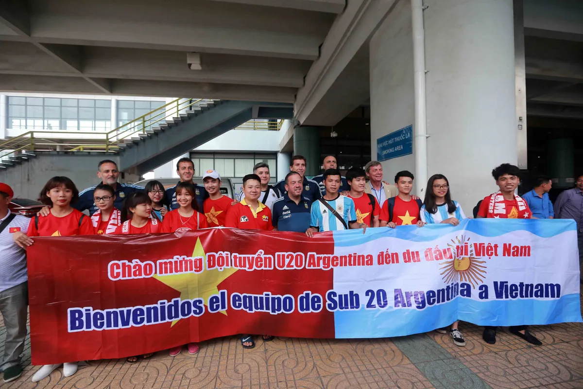 U20 Argentina có mặt tại Hà Nội - Ảnh 3. U20 Argentina có mặt tại Hà Nội - Ảnh 3.