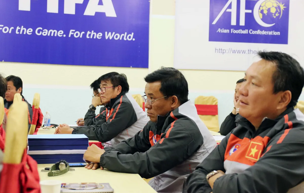 Nhiều HLV Việt Nam hoàn thành khóa đào tạo HLV bóng đá chuyên nghiệp AFC 2017 - Ảnh 2. Nhiều HLV Việt Nam hoàn thành khóa đào tạo HLV bóng đá chuyên nghiệp AFC 2017 - Ảnh 2.