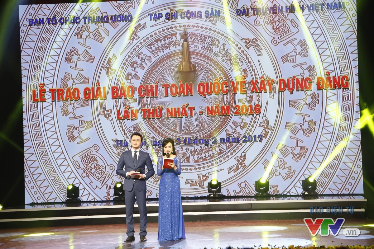 Toàn cảnh Lễ trao giải Búa Liềm Vàng lần thứ nhất - năm 2016 - Ảnh 1.