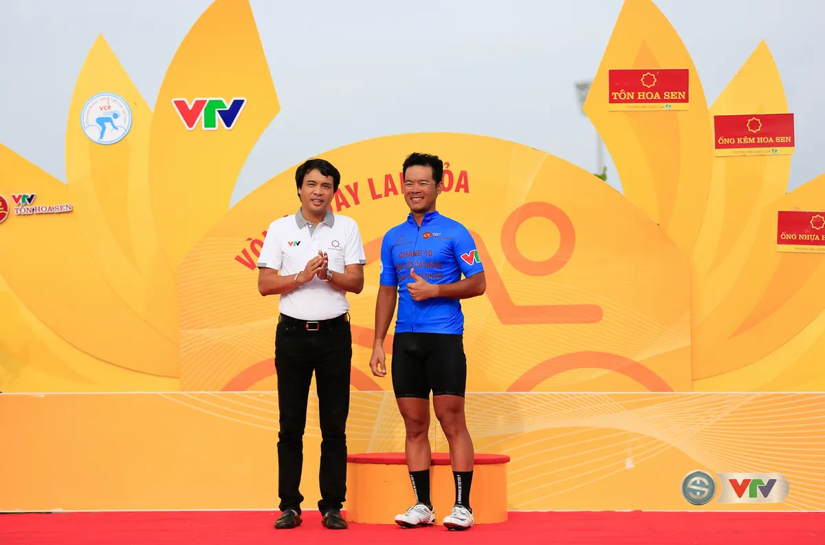 ẢNH: Những khoảnh khắc ấn tượng chặng 11 Giải xe đạp quốc tế VTV Cúp Tôn Hoa Sen 2017 - Ảnh 4. ẢNH: Những khoảnh khắc ấn tượng chặng 11 Giải xe đạp quốc tế VTV Cúp Tôn Hoa Sen 2017 - Ảnh 4.