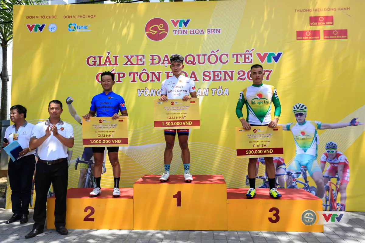 ẢNH: Những khoảnh khắc ấn tượng chặng 2 Giải xe đạp quốc tế VTV Cúp Tôn Hoa Sen 2017 - Hà Nội đi Thanh Hoá - Ảnh 11. ẢNH: Những khoảnh khắc ấn tượng chặng 2 Giải xe đạp quốc tế VTV Cúp Tôn Hoa Sen 2017 - Hà Nội đi Thanh Hoá - Ảnh 11.