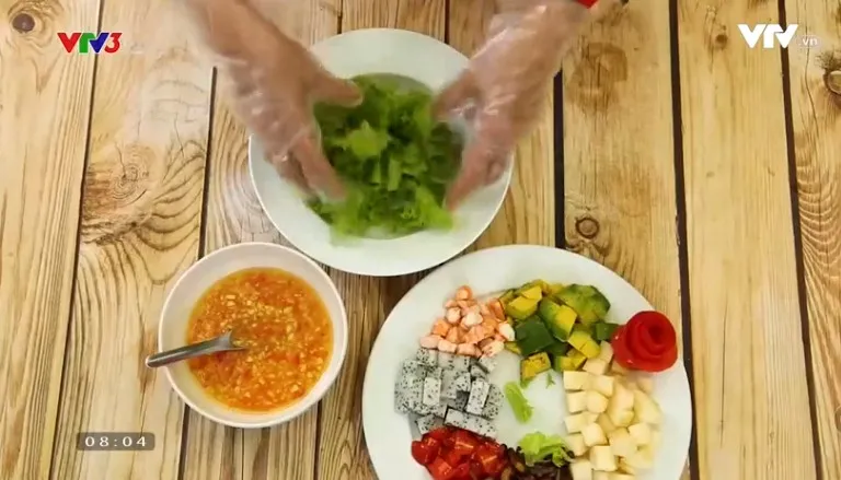 Tự làm salad hạt óc chó đổi gió cho bữa cơm gia đình - Ảnh 4.