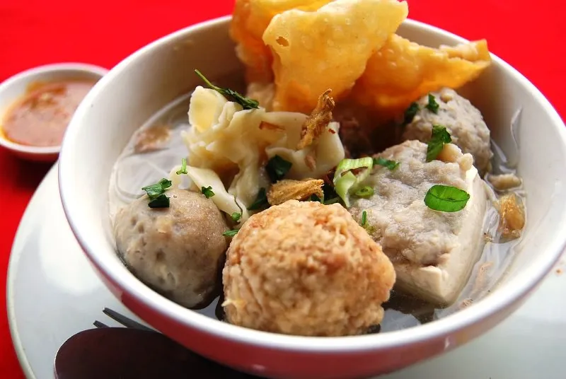 Súp thịt viên Bakso - Món ăn đường phố phải thử tại Indonesia - Ảnh 1.