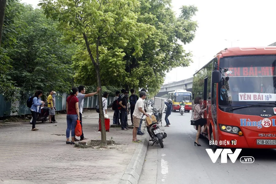 Hàng vạn hành khách tấp nập đổ về bến xe dịp nghỉ lễ 2/9 - Ảnh 16.