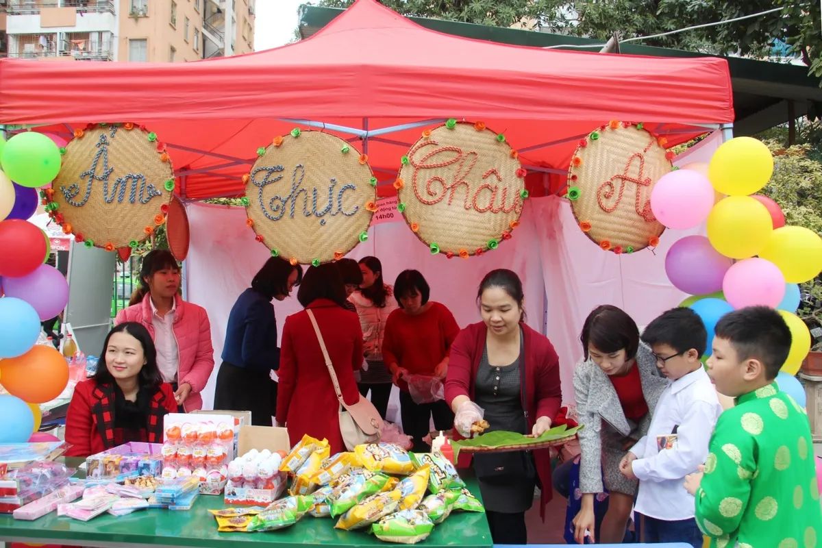 Tưng bừng Hội chợ Xuân Đinh Dậu 2017 của thầy và trò trường Ngôi Sao Hà Nội - Ảnh 14.