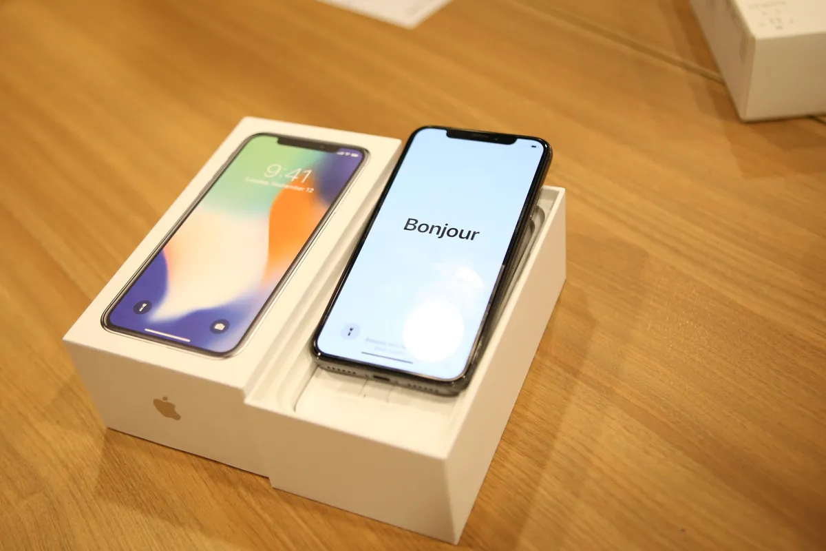 Hôm nay 8/12, iPhone X chính hãng chính thức lên kệ tại Việt Nam - Ảnh 2.