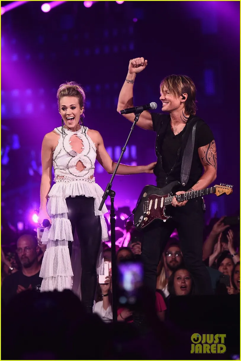 Keith Urban thắng lớn tại CMT Music Awards 2017 - Ảnh 2.