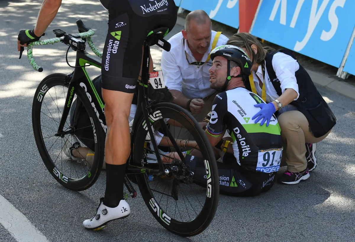 Chặng 4 Tour de France 2017: Arnaud Demare giành chiến thắng, Peter Sagan bị loại - Ảnh 2. Chặng 4 Tour de France 2017: Arnaud Demare giành chiến thắng, Peter Sagan bị loại - Ảnh 2.