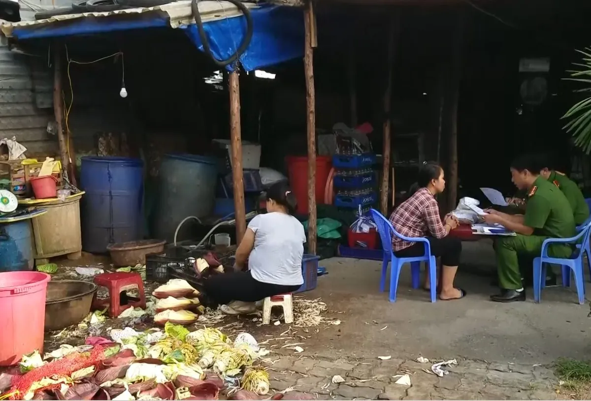 Ph&aacute;t hiện cơ sở d&ugrave;ng bột m&agrave;u để tẩy trắng hoa chuối ở Đ&agrave; Nẵng - Ảnh 1.