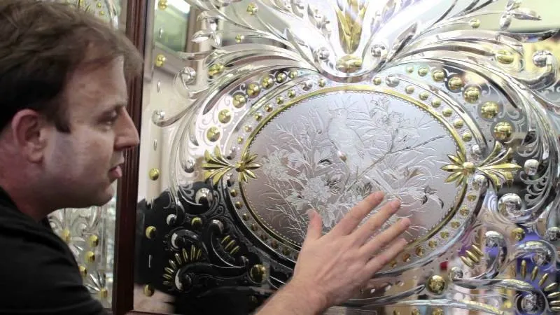 Nổi tiếng tr&ecirc;n mạng x&atilde; hội nhờ bật m&iacute; c&aacute;ch l&agrave;m gương - Ảnh 1.