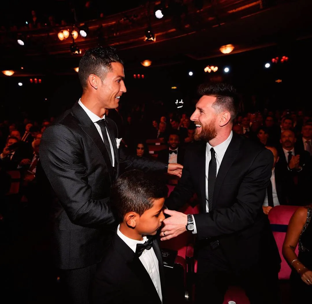 Ronaldo, Messi tay bắt mặt mừng tại Lễ trao giải FIFA The Best 2017 - Ảnh 6. Ronaldo, Messi tay bắt mặt mừng tại Lễ trao giải FIFA The Best 2017 - Ảnh 6.