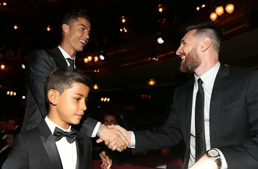 Ronaldo, Messi tay bắt mặt mừng tại Lễ trao giải FIFA The Best 2017 - Ảnh 4. Ronaldo, Messi tay bắt mặt mừng tại Lễ trao giải FIFA The Best 2017 - Ảnh 4.