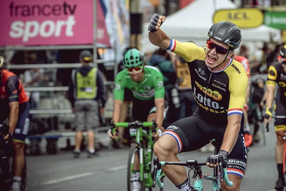 Chris Froome lần thứ 3 liên tiếp giành áo vàng chung cuộc Tour de France - Ảnh 1. Chris Froome lần thứ 3 liên tiếp giành áo vàng chung cuộc Tour de France - Ảnh 1.