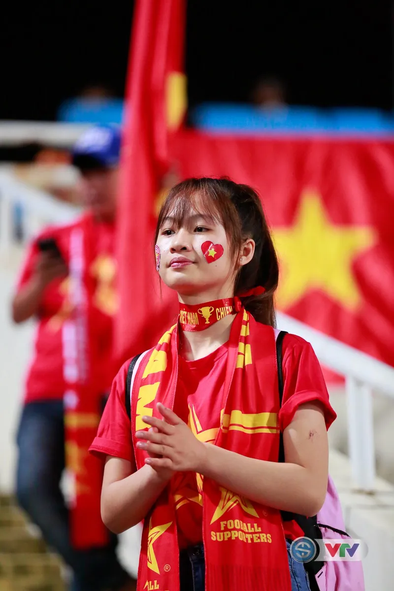 ẢNH: Rực rỡ sắc màu CĐV Việt Nam trước trận gặp ĐT Afghanistan - Ảnh 2. ẢNH: Rực rỡ sắc màu CĐV Việt Nam trước trận gặp ĐT Afghanistan - Ảnh 2.