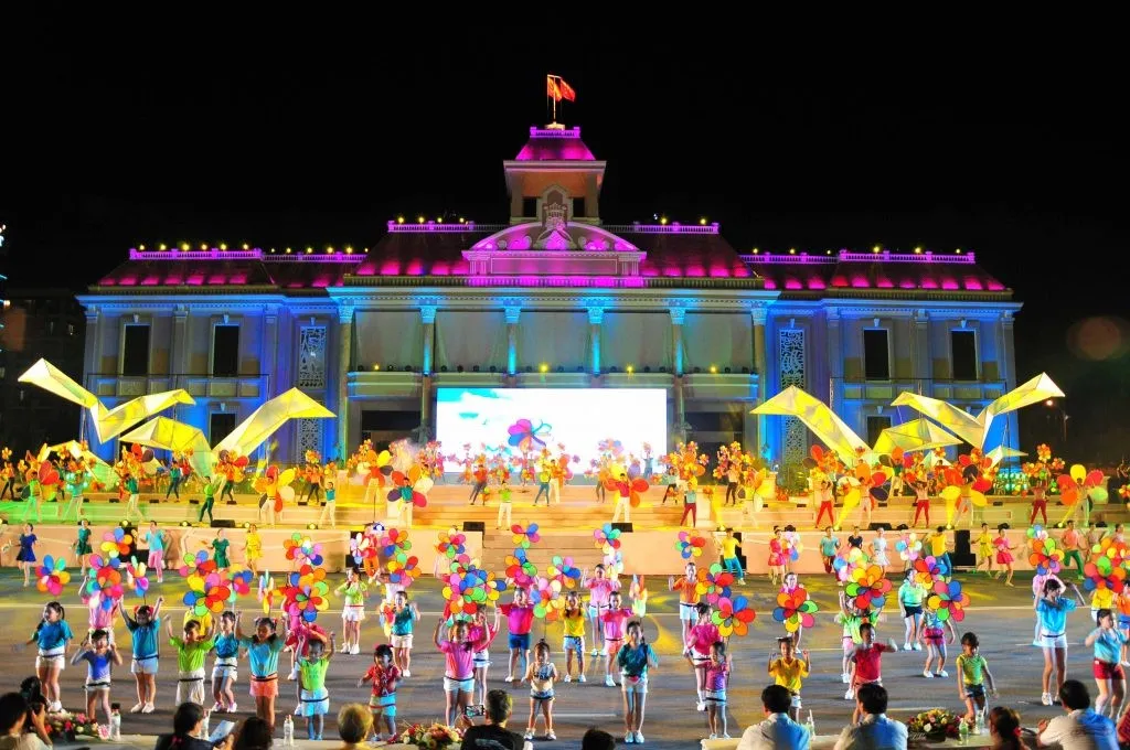 Tưng bừng “quẩy nắng” tại Festival biển Nha Trang 2017 - Ảnh 1.