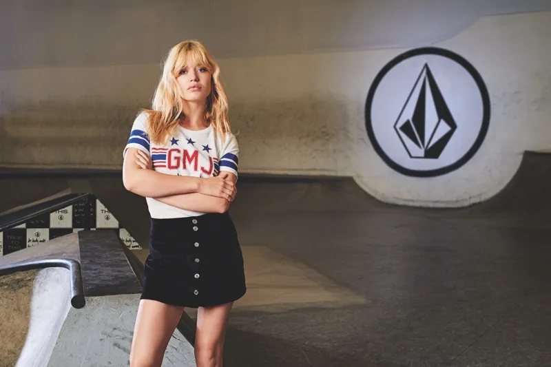 Con gái thủ lĩnh Rolling Stones siêu cá tính trong BST của Volcom  - Ảnh 1.