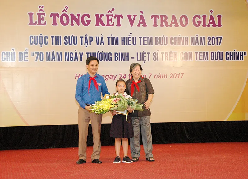 Trao giải cuộc thi 70 năm ngày Thương binh - Liệt sỹ trên con tem bưu chính - Ảnh 1.