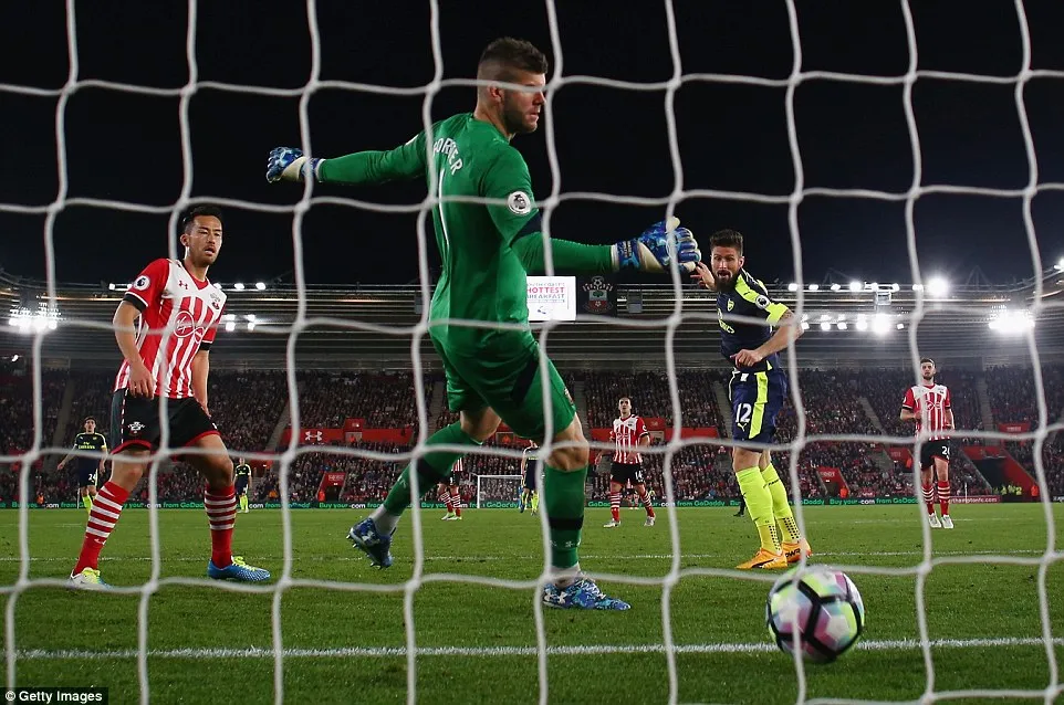 Đá bù vòng 26 giải Ngoại Hạng Anh: Southampton 0-2 Arsenal, Wenger nuôi hy vọng dự Champions League - Ảnh 3. Đá bù vòng 26 giải Ngoại Hạng Anh: Southampton 0-2 Arsenal, Wenger nuôi hy vọng dự Champions League - Ảnh 3.