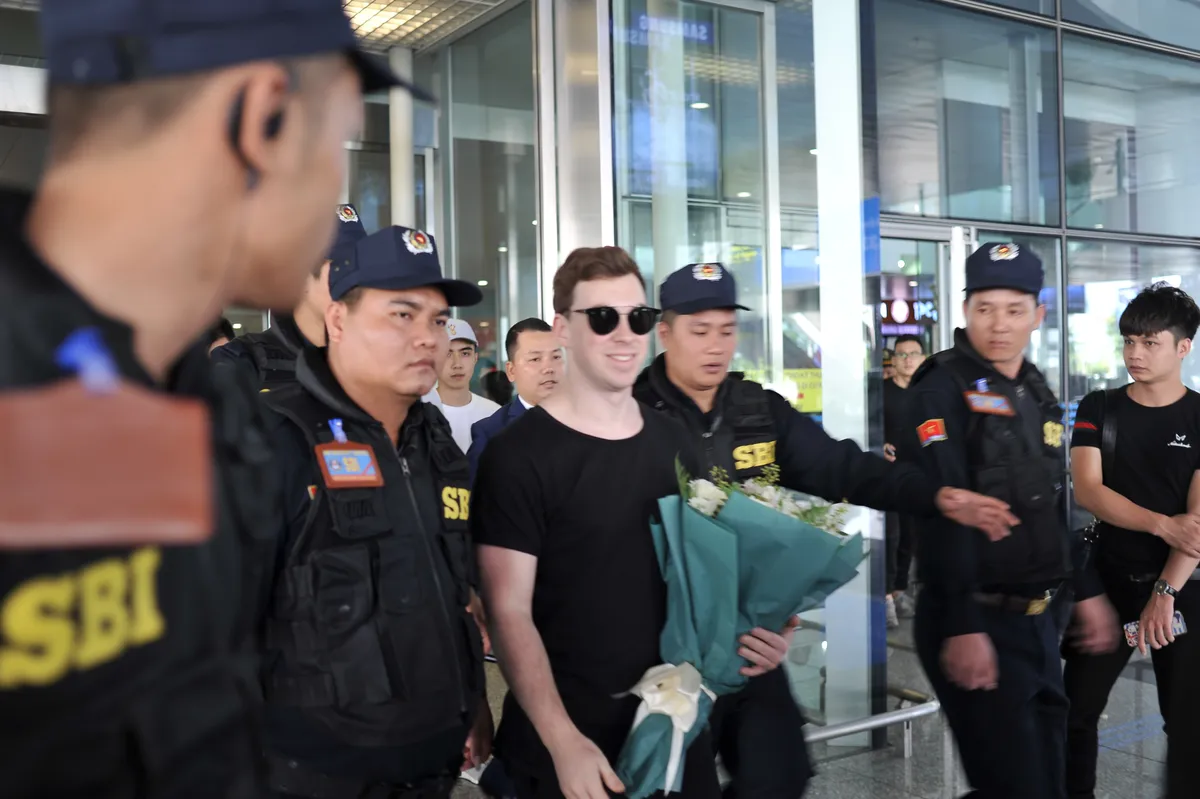 DJ Hardwell: Việc của đám đông là chuẩn bị thể lực, âm nhạc đã có chúng tôi lo! - Ảnh 3.