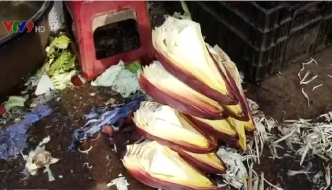 Ph&aacute;t hiện cơ sở d&ugrave;ng bột m&agrave;u để tẩy trắng hoa chuối ở Đ&agrave; Nẵng - Ảnh 2.