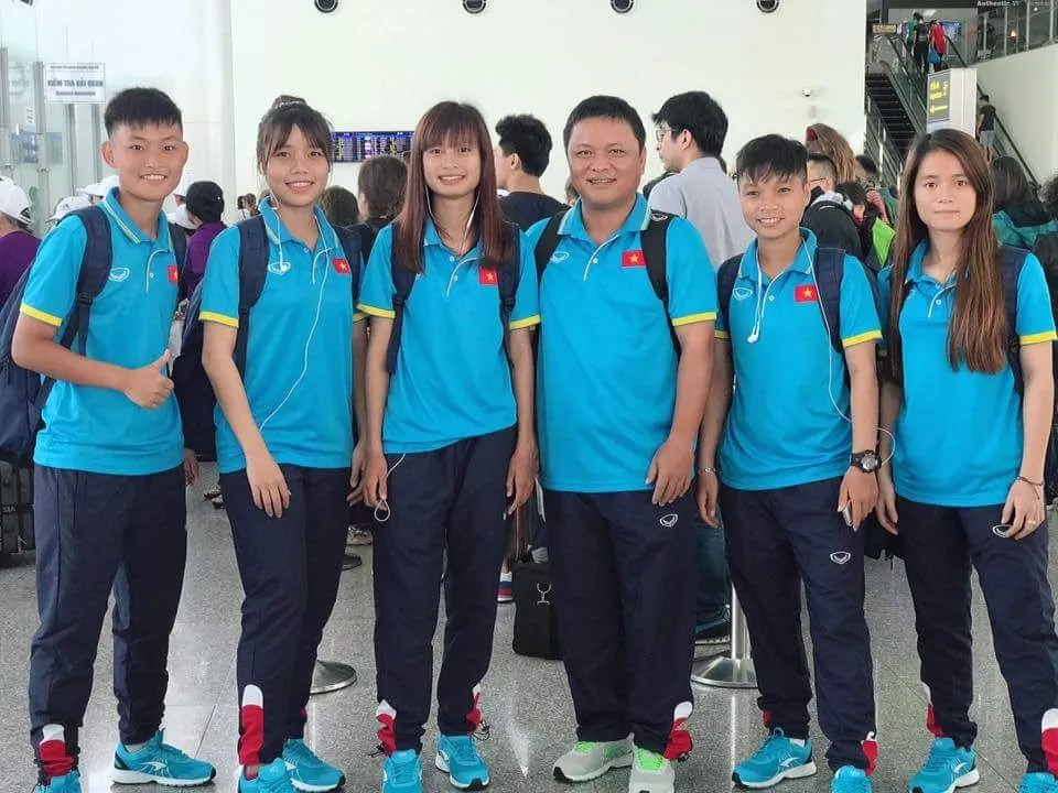ĐT U19 nữ Việt Nam lên đường tham dự VCK U19 nữ châu Á 2017 - Ảnh 4. ĐT U19 nữ Việt Nam lên đường tham dự VCK U19 nữ châu Á 2017 - Ảnh 4.