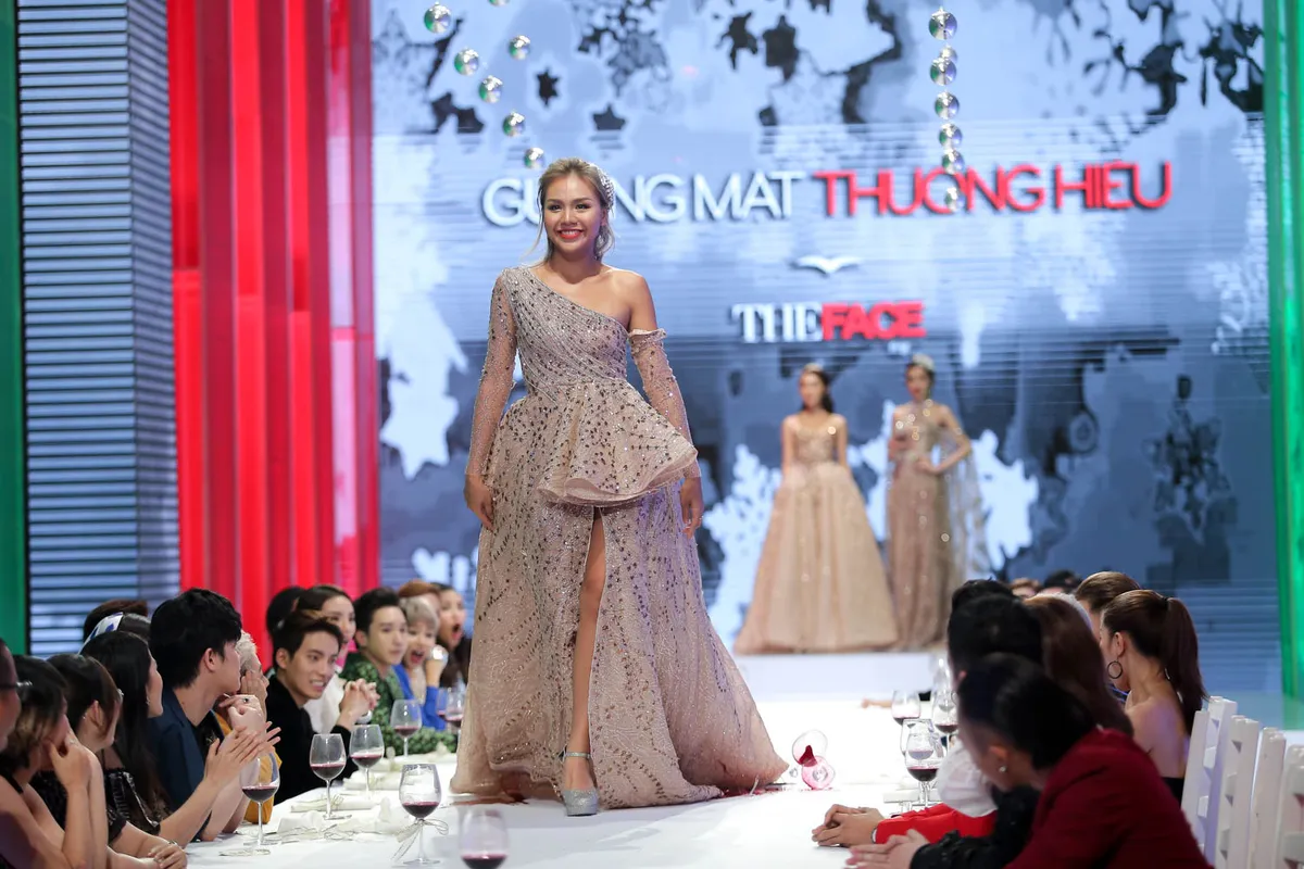 The Face - Tập 6: Thua cuộc trong thử thách catwalk nhưng đội Hoàng Thùy vẫn rất hài lòng - Ảnh 2.