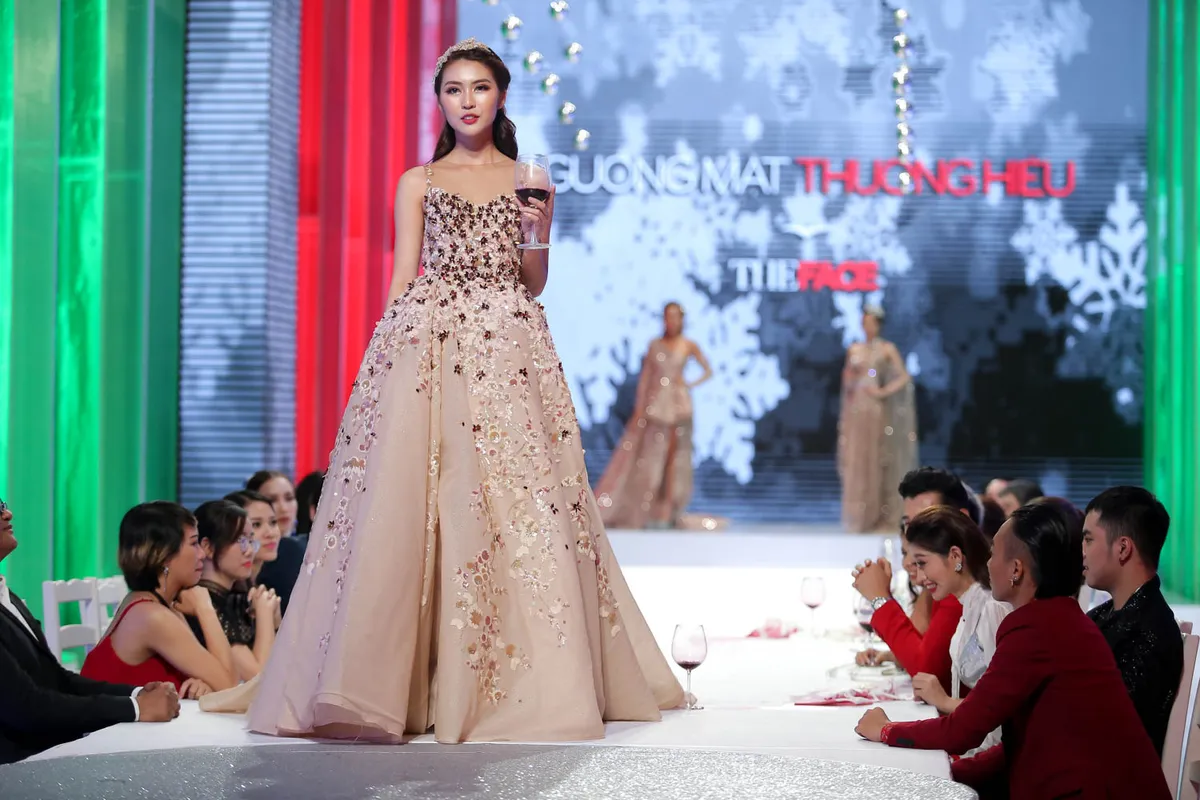 The Face - Tập 6: Thua cuộc trong thử thách catwalk nhưng đội Hoàng Thùy vẫn rất hài lòng - Ảnh 3.