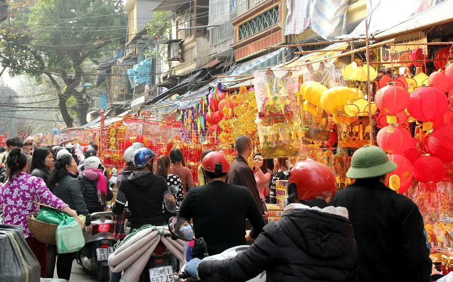 Ngắm Tết về lung linh trên phố Hàng Mã - Ảnh 16.