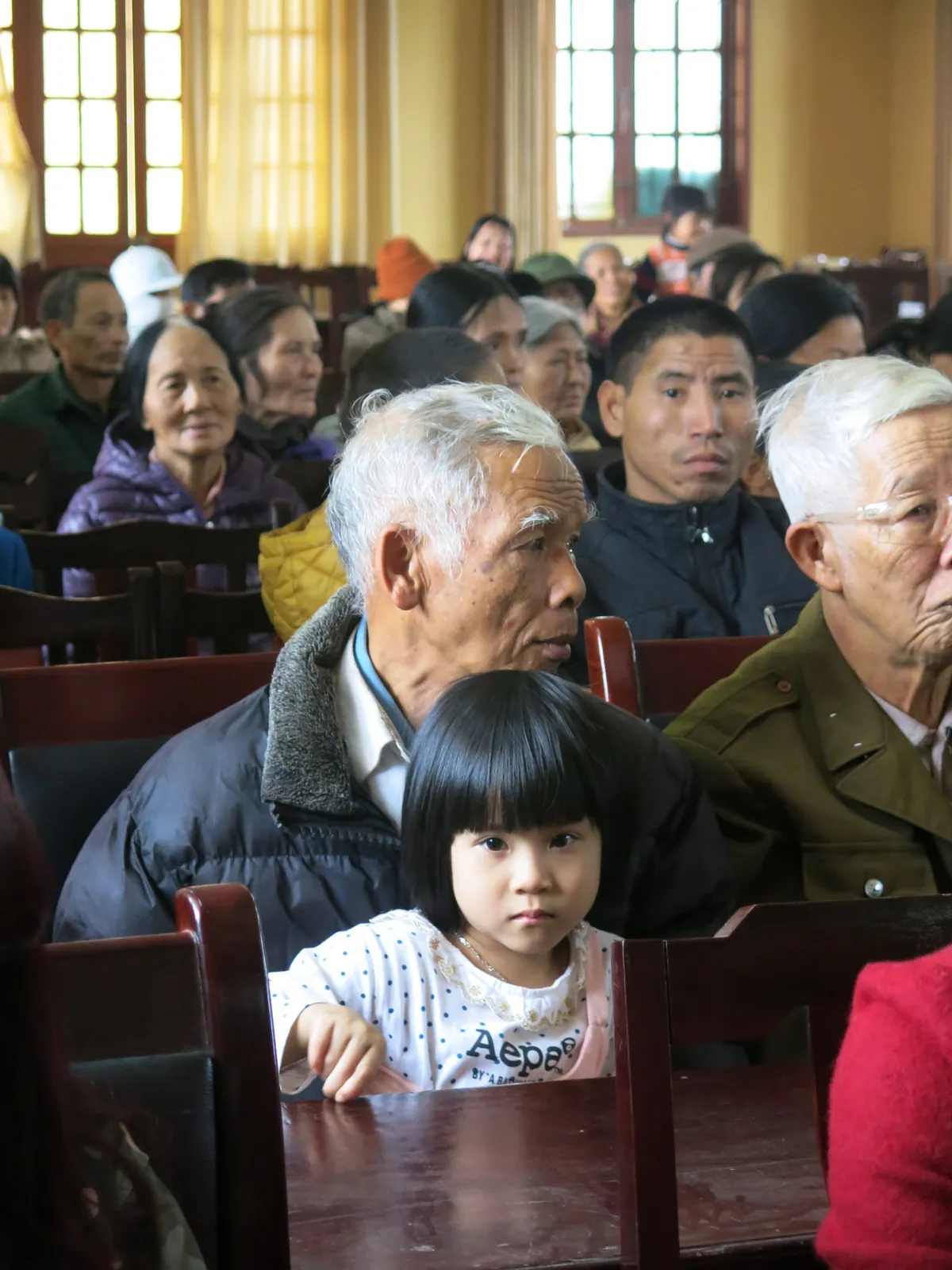 Niềm vui cuối năm dành tặng 70 em học sinh nghèo vượt khó xã Tân Hưng - Ảnh 5.