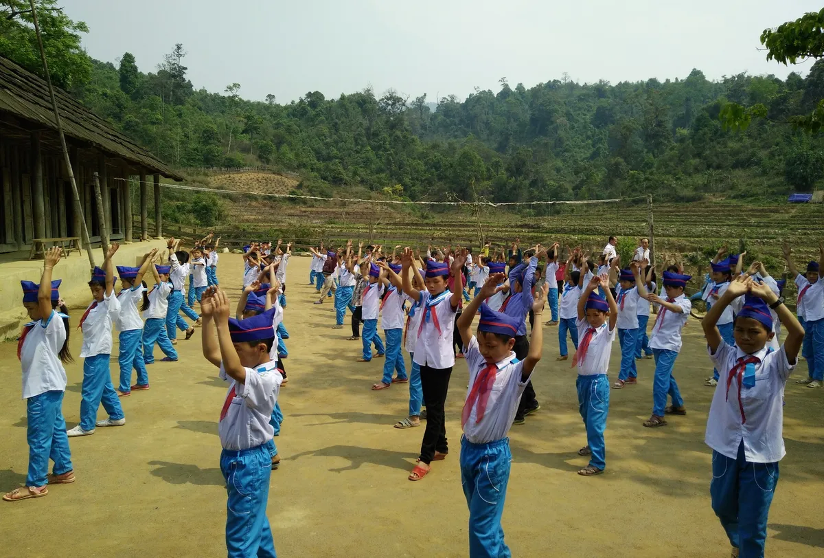 46 thầy giáo ở trường tiểu học Tri Lễ 4 và câu chuyện cổ tích cõng chữ lên non - Ảnh 5.