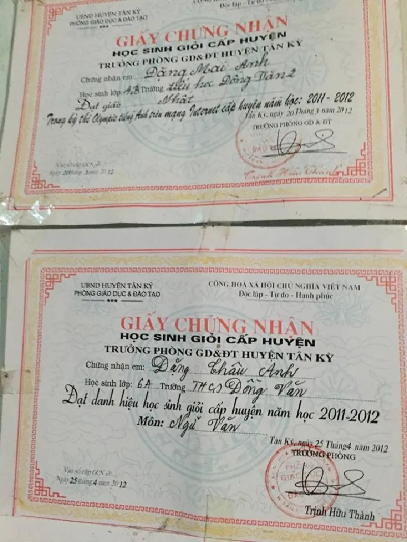 C&acirc;u chuyện &yacute; nghĩa về bức tường 10 năm d&aacute;n đầy giấy khen - Ảnh 8.