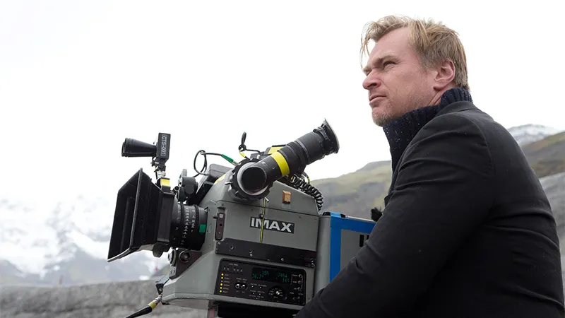 Đạo diễn Christopher Nolan sang Việt Nam để khảo sát địa danh cho Dunkirk 2? - Ảnh 3. Đạo diễn Christopher Nolan sang Việt Nam để khảo sát địa danh cho Dunkirk 2? - Ảnh 3.