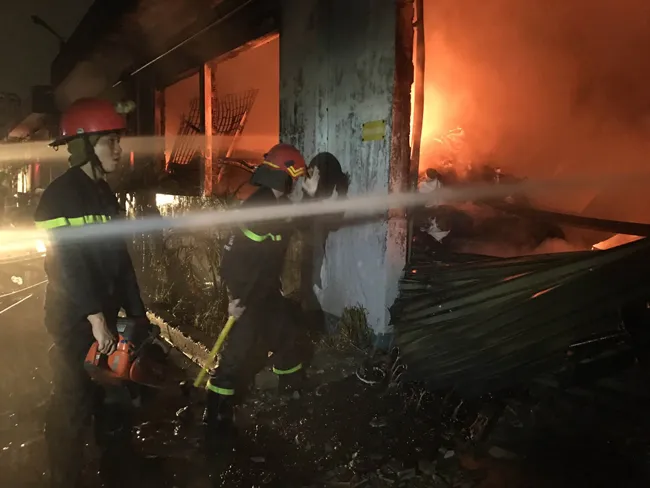 Ch&aacute;y lớn ở C&ocirc;ng ty Dệt may Th&agrave;nh C&ocirc;ng, th&agrave;nh phố Hồ Ch&iacute; Minh - Ảnh 2.