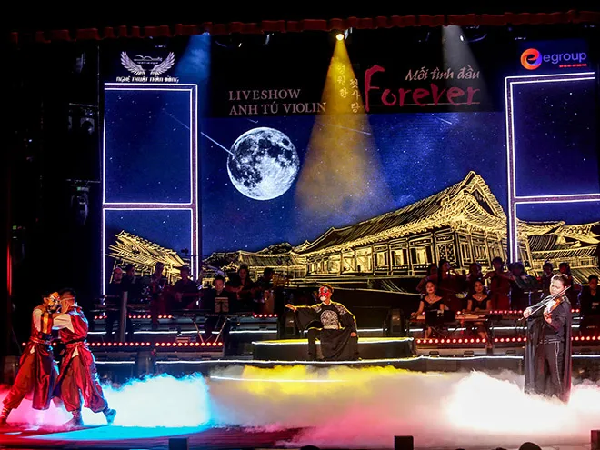 Cho&aacute;ng ngợp trước vẻ ho&agrave;nh tr&aacute;ng của liveshow Anh T&uacute; Mối t&igrave;nh đầu - Forever - Ảnh 3.