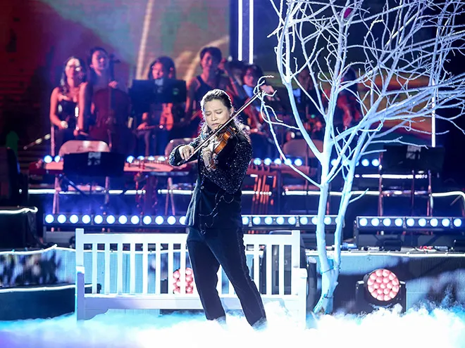 Cho&aacute;ng ngợp trước vẻ ho&agrave;nh tr&aacute;ng của liveshow Anh T&uacute; Mối t&igrave;nh đầu - Forever - Ảnh 8.