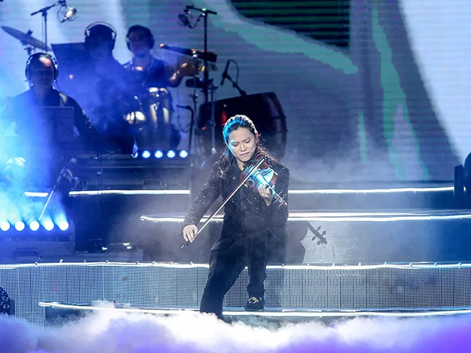 Cho&aacute;ng ngợp trước vẻ ho&agrave;nh tr&aacute;ng của liveshow Anh T&uacute; Mối t&igrave;nh đầu - Forever - Ảnh 9.