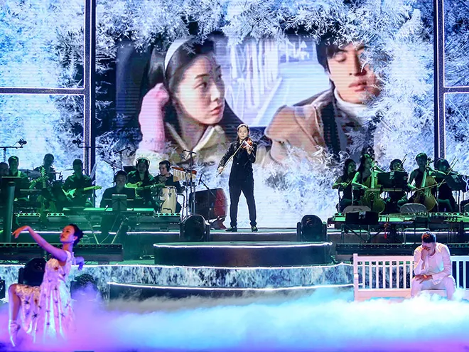 Cho&aacute;ng ngợp trước vẻ ho&agrave;nh tr&aacute;ng của liveshow Anh T&uacute; Mối t&igrave;nh đầu - Forever - Ảnh 10.