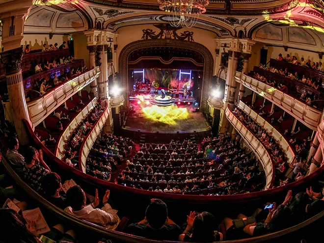 Cho&aacute;ng ngợp trước vẻ ho&agrave;nh tr&aacute;ng của liveshow Anh T&uacute; Mối t&igrave;nh đầu - Forever - Ảnh 16.