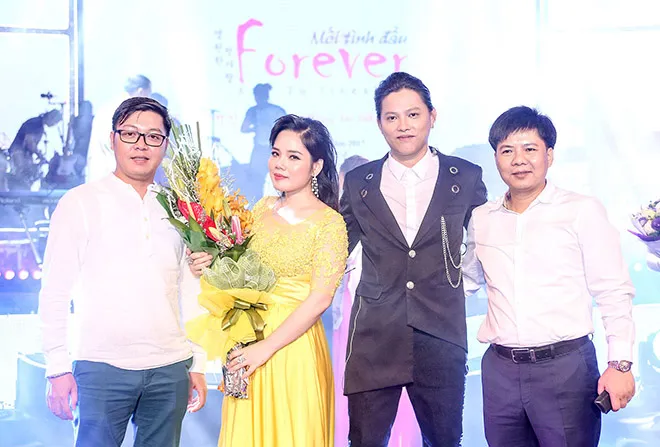 Cho&aacute;ng ngợp trước vẻ ho&agrave;nh tr&aacute;ng của liveshow Anh T&uacute; Mối t&igrave;nh đầu - Forever - Ảnh 18.