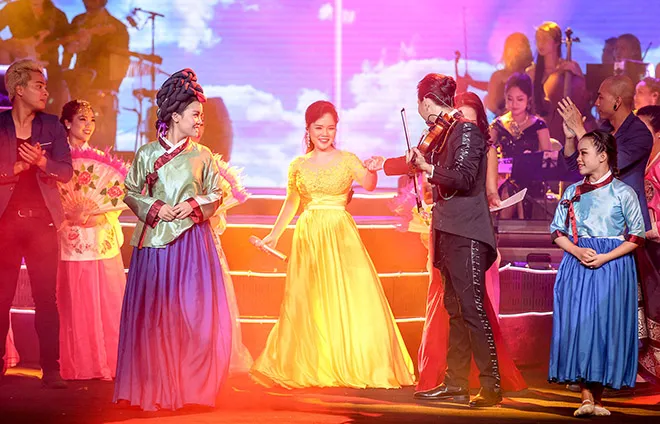 Cho&aacute;ng ngợp trước vẻ ho&agrave;nh tr&aacute;ng của liveshow Anh T&uacute; Mối t&igrave;nh đầu - Forever - Ảnh 21.