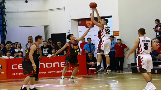 VBA 2017: Thua Cantho Catfish, Saigon Heat mất ng&ocirc;i đầu bảng - Ảnh 1.