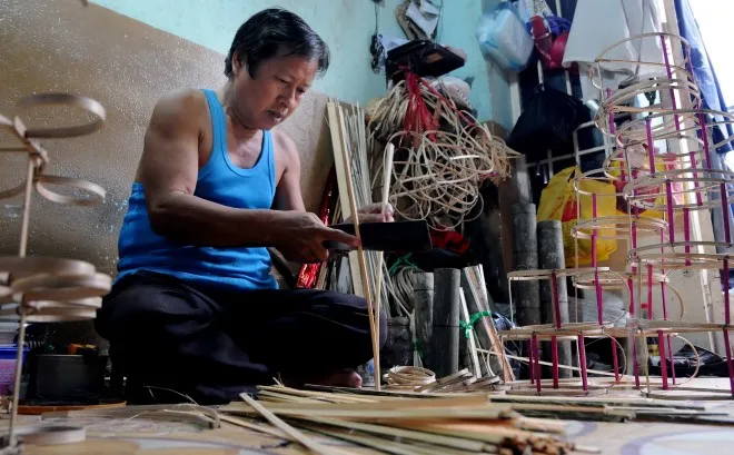 L&agrave;m đ&egrave;n lồng, đ&egrave;n &ocirc;ng sao, đ&egrave;n k&eacute;o qu&acirc;n, mặt nạ... m&ugrave;a Trung thu - Ảnh 4.